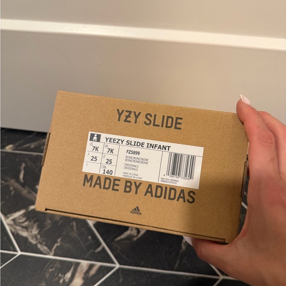 Adidas yeezy Slides infant bone color - Picture 5 of 5